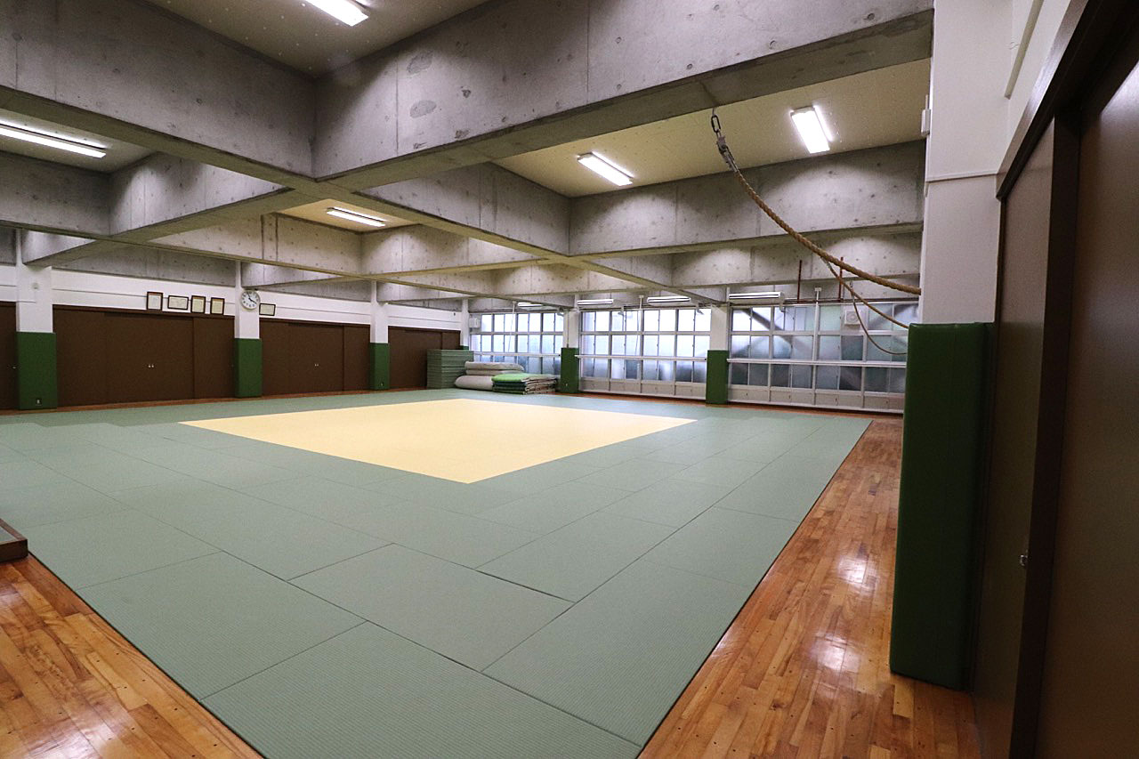 学校法人芝学園 体育館改修工事 | 高真建設の施工実績