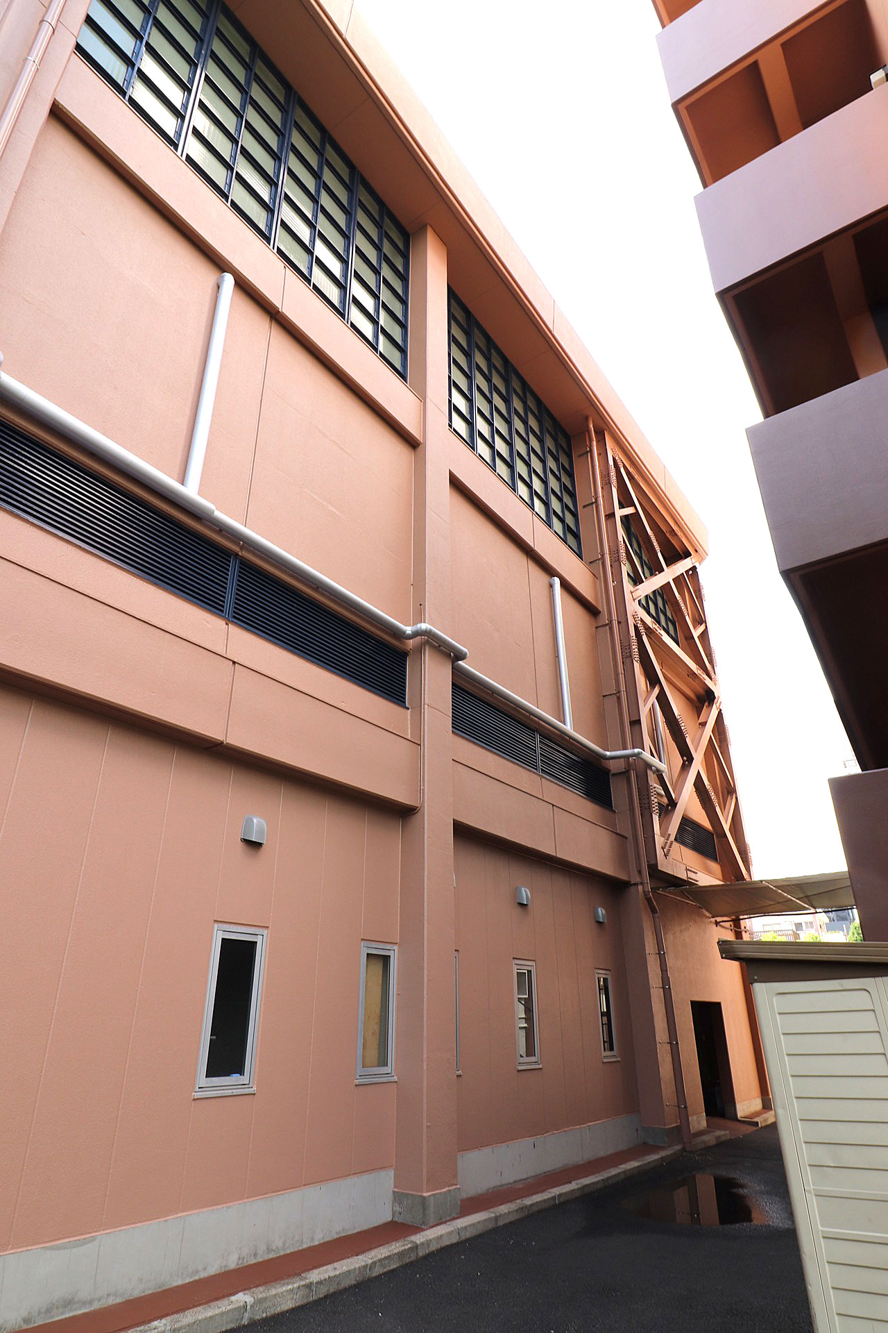 学校法人芝学園 体育館改修工事 | 高真建設の施工実績