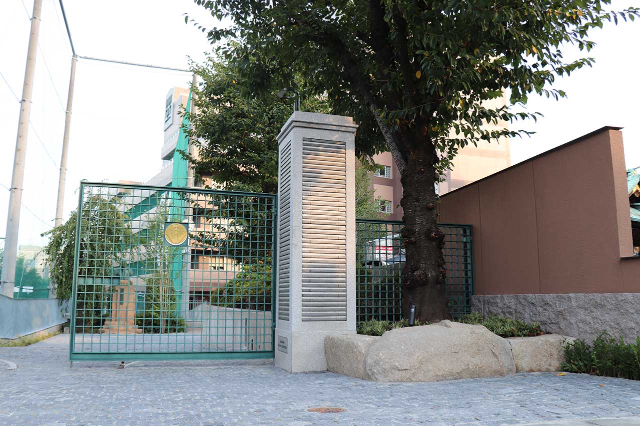 学校法人芝学園 正門改修工事 | 高真建設の施工実績