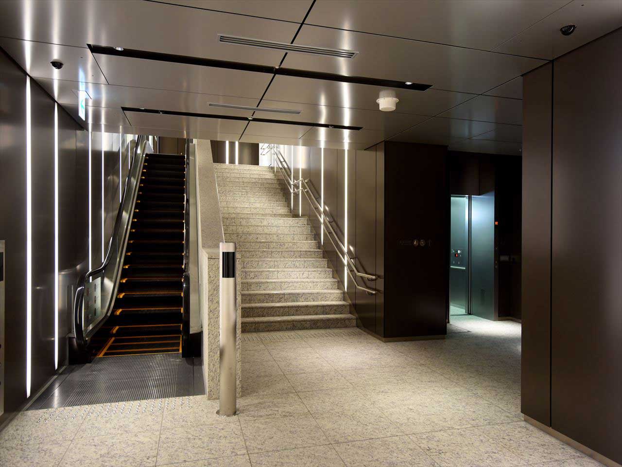 千代田区 大手町駅地下通路 | 高真建設の施工実績